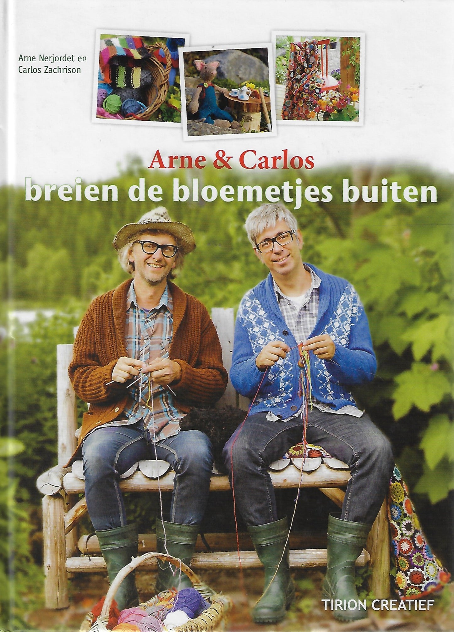 Arne en Carlos breien de bloemetjes buiten