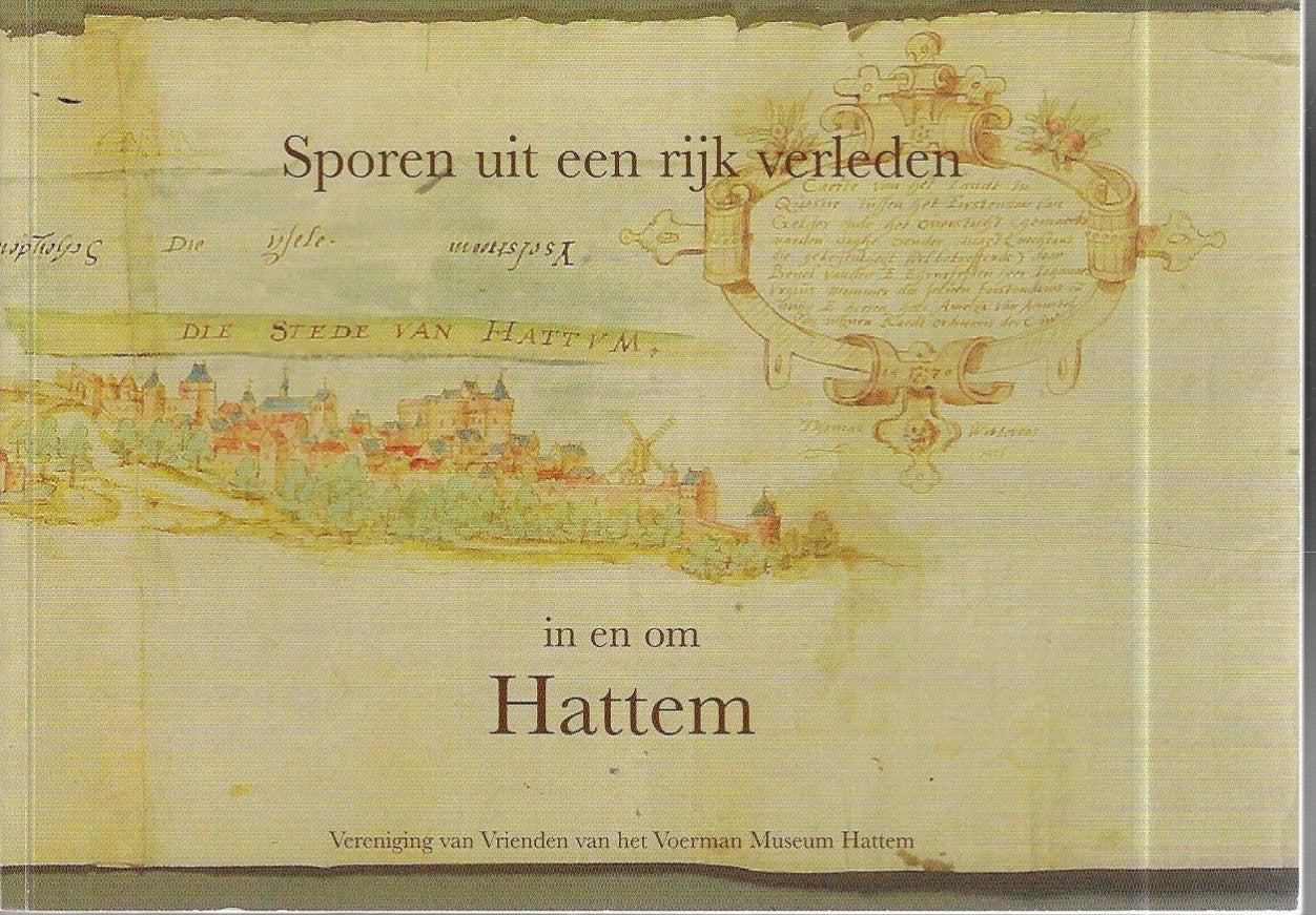 Omslag van Sporen uit een rijk verleden in en om Hattem door Vereniging van Vrienden van het Voerman Museum Hattem, tweedehands boek bij Boekhandel Bloks